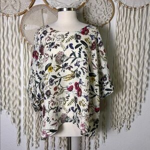 Yuvita Linen Cuffed Sleeve Floral Top in Size 3X